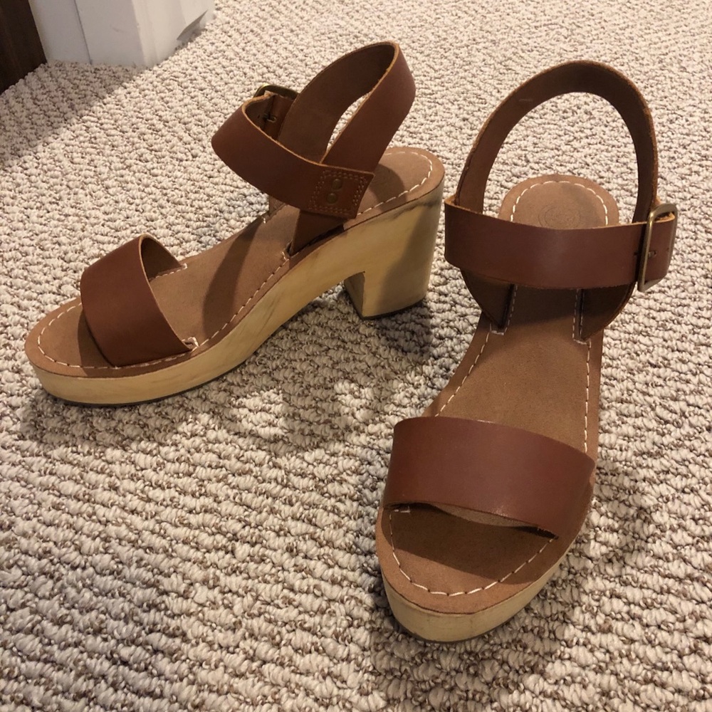 UO Maggie Heeled Clog Sandal in Brown